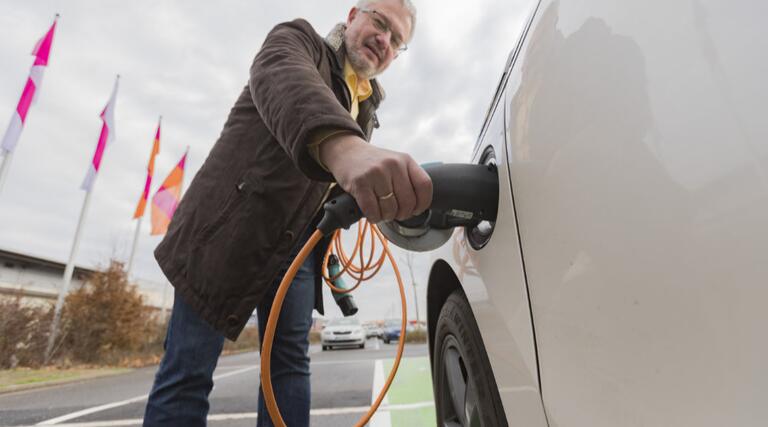 Studie: E-Autos billiger als Verbrenner