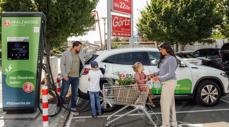 Einkaufen mit Power – mehr Ladesäulen für E-Autos