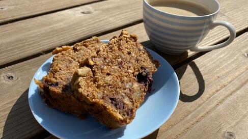 Stueck Veganes Bananenbrot 