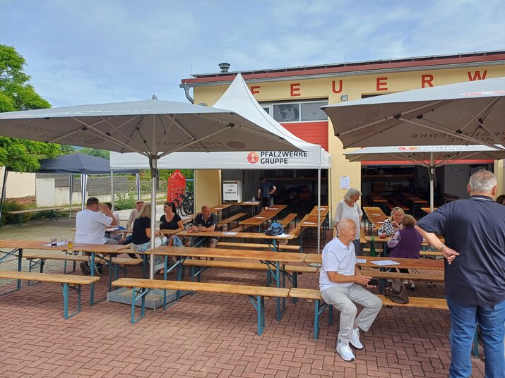 Schirme auf einer Veranstaltung