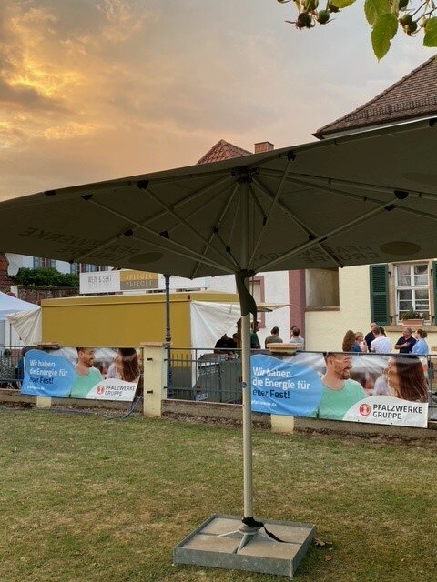 Schirme auf einer Veranstaltung