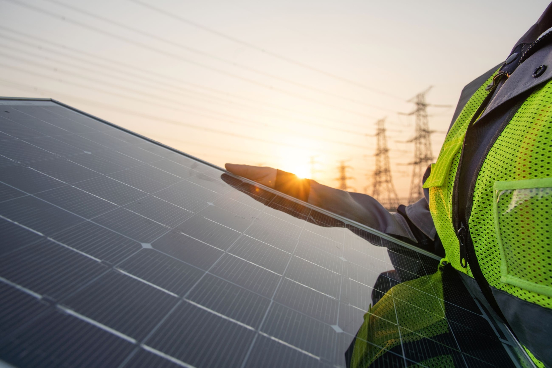 Strom Mast Photovoltaik | © istock PK24