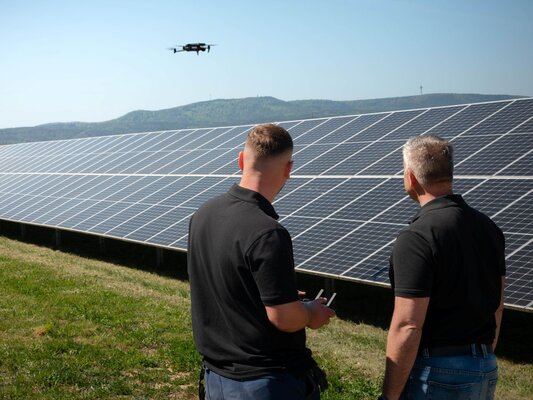 Drohnenflug über Solarpark | © Pfalzwerke / Fotograf: Marc Wilhelm
