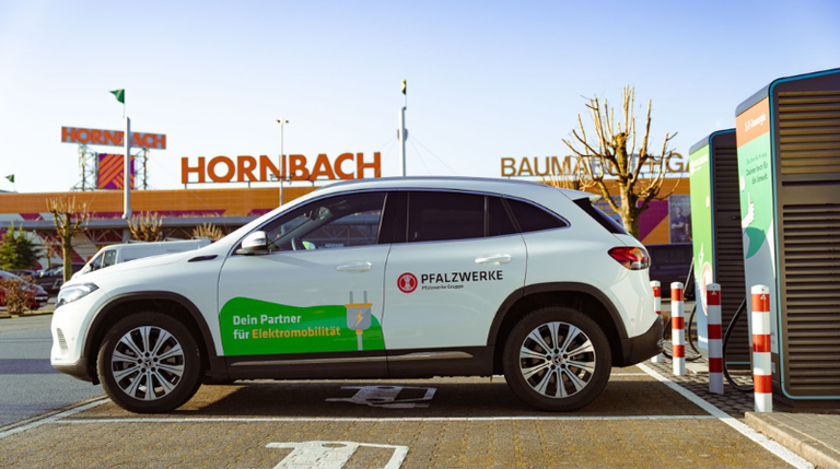 E-Auto, HORNBACH, Ladesäule