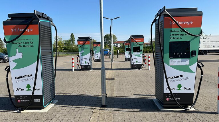 Ladeinfrastruktur, Pfalzwerke, Fachmarktzentrum, Ladesaulen, Emobilitaet