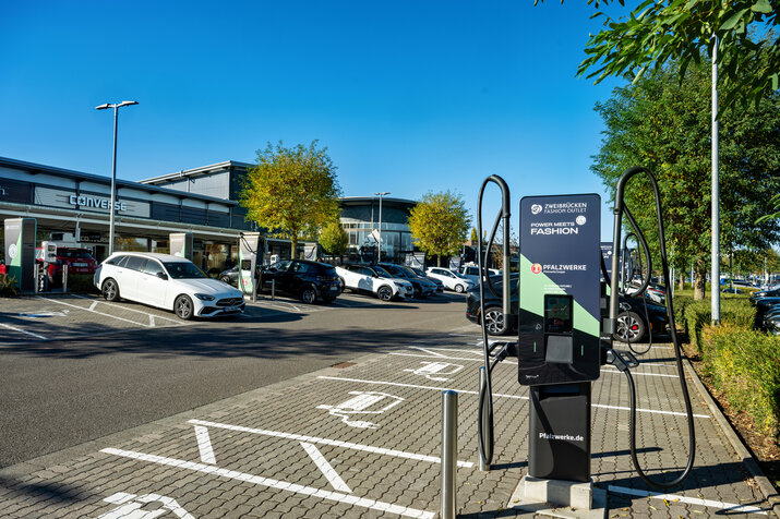 Ladeinfrastruktur, Fashion-Outlet, E-Mobilität, Shopping-Center, Standortpartner