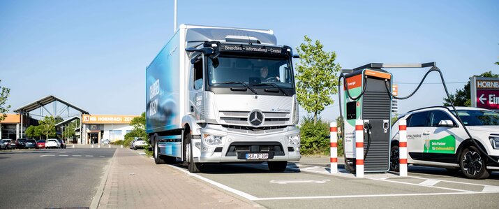 Hybrider Ladepark, e-nutzfahrzeug, Elektro-Nutzfahrzeuge, emobilitaet, E-LKW, Laden von eLkw