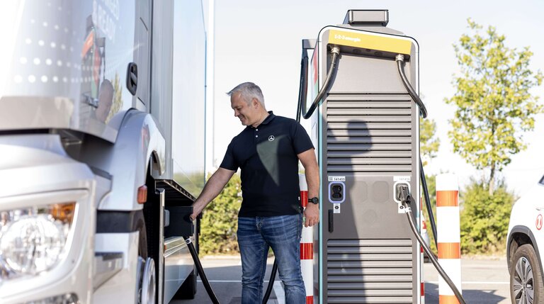 Hybrider Ladepark, e-nutzfahrzeug, Elektro-Nutzfahrzeuge, emobilitaet, E-LKW, Laden von eLkw