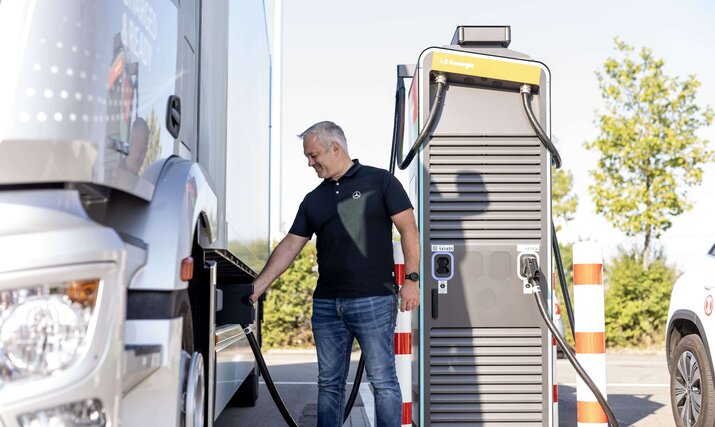 Hybrider Ladepark, e-nutzfahrzeug, Elektro-Nutzfahrzeuge, emobilitaet, E-LKW, Laden von eLkw