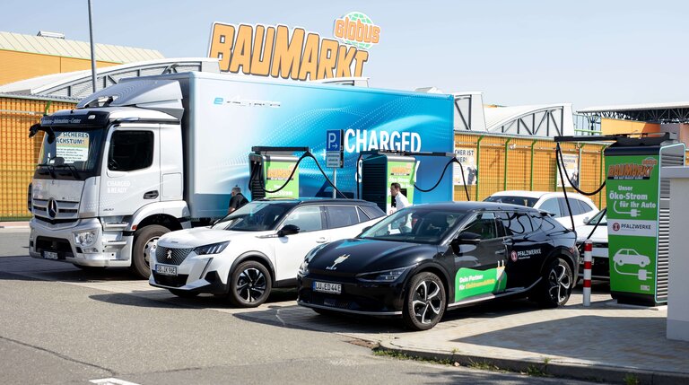 Hybrider Ladepark, e-nutzfahrzeug, Elektro-Nutzfahrzeuge, emobilitaet, E-LKW, Laden von eLkw