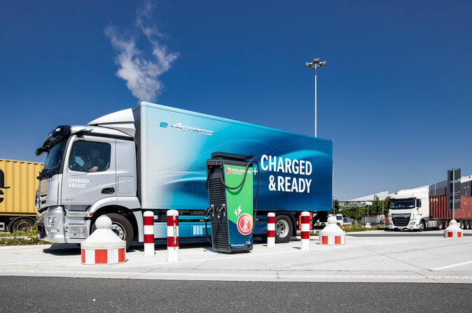 E‑Lkw an Pfalzwerke Ladeinfrastruktur im Umfeld der BASF Lkw‑Abfertigung Nord in Ludwigshafen