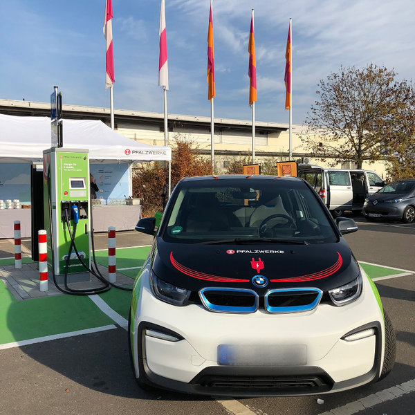 Elektromobilitaet E-Auto laden