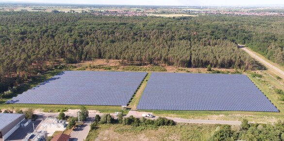 Solarpark Westheim aus der Vogelperspektive. 