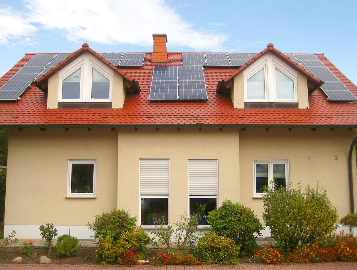 Solaranlage Römerberg Außenansicht - Haus mit Photovoltaikanlage