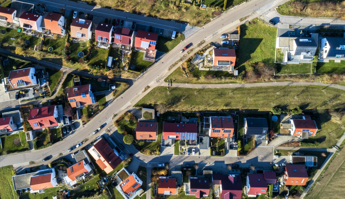 Solar-Strom-Community Wohngegend Luftaufnahme, Solaranlagen