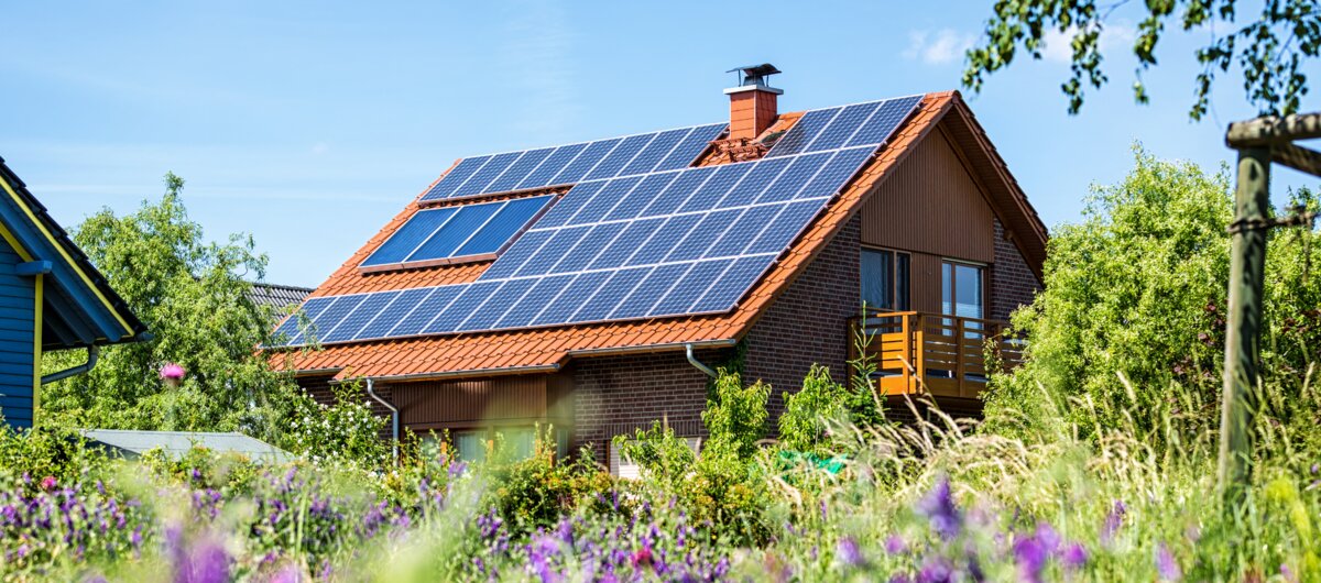 Haus mit PV-Anlage PV-Anlage, Photovoltaik, Solarstrom
