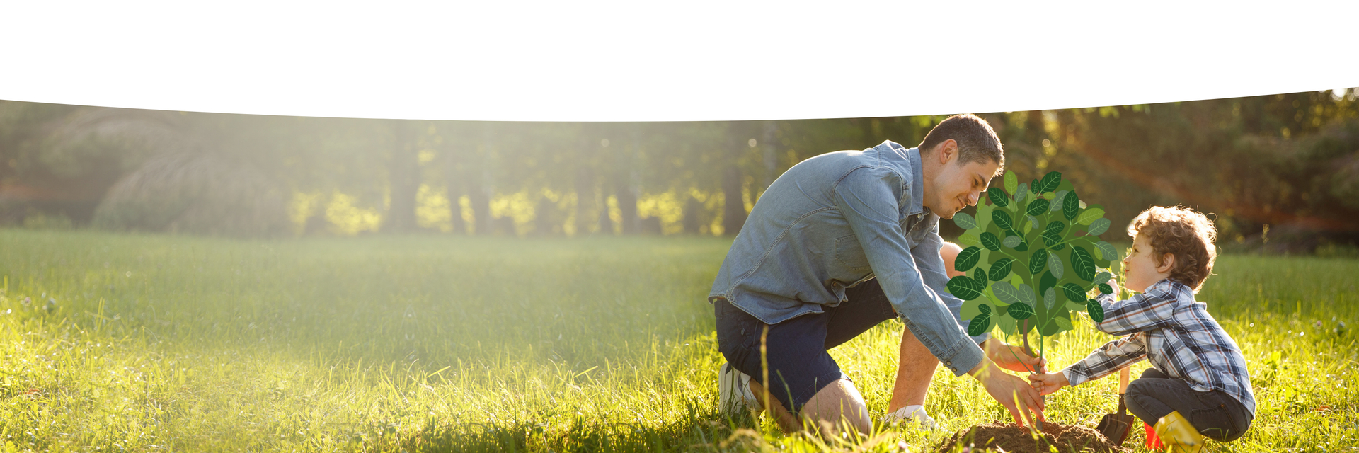 Mann und Sohn beim Einpflanzen einer Pflanze