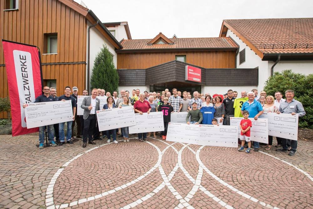 Uebergabeevent Energiezentrum Kandel Sponsoringaktion