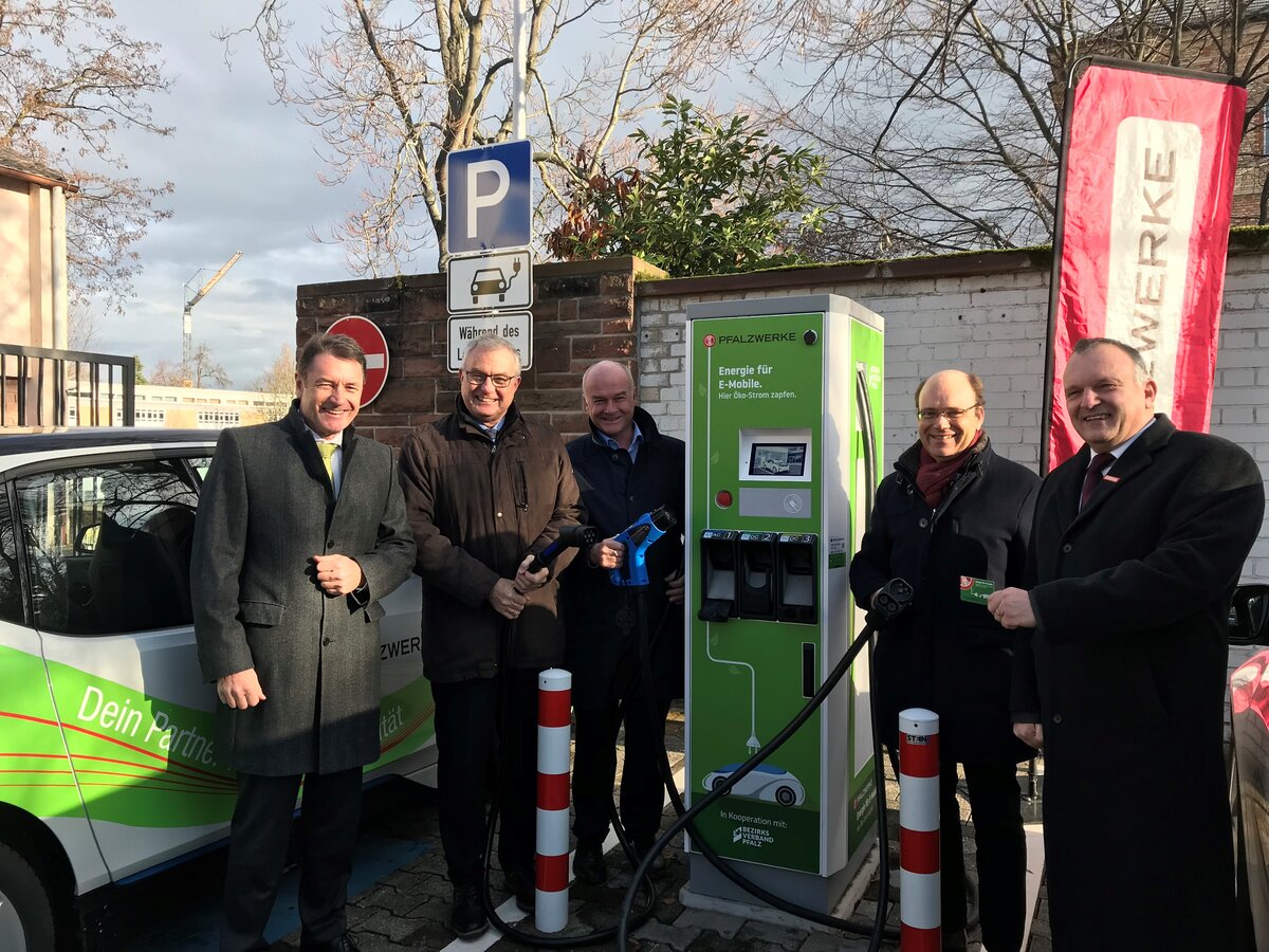 Inbetriebnahme Elektro-Ladesäule, Frankenthal | © Pfalzwerke