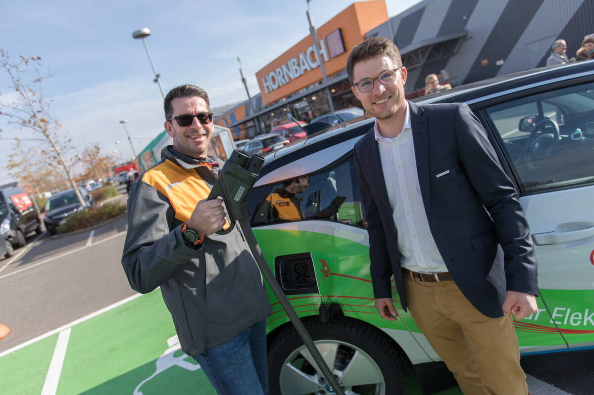 Ladesäule vorm Hornbach Bornheim | © Pfalzwerke Elektroladesäule Hornbach Bornheim | © Pfalzwerke