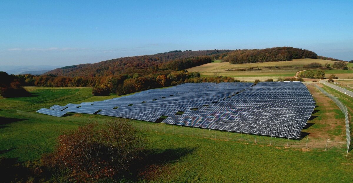 Solarpark_Schneeweiderhof_Pfalzwerke | © Pfalzwerke Solarpark_Schneeweiderhof_Pfalzwerke | © Pfalzwerke