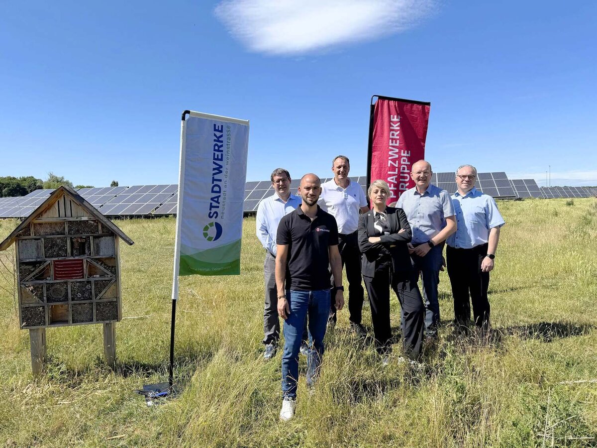 Gruppenbild_Solaranlage_Neustadt | © Pfalzwerke Gruppenbild_Solaranlage_Neustadt | © Pfalzwerke