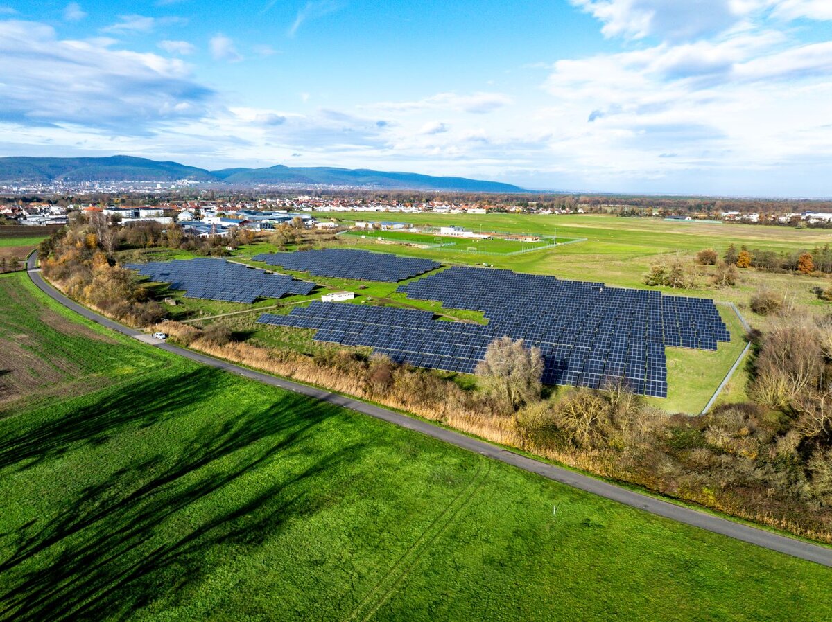 Solarplatz_Flugplatz_Lilienthal_Lachen-Speyerdorf_2 | © Pfalzwerke Solarplatz_Flugplatz_Lilienthal_Lachen-Speyerdorf_2 | © Pfalzwerke