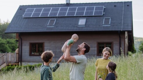 Pfalzwerke und Vereinigte VR Bank Kur- und Rheinpfalz eG erleichtern Einstieg in nachhaltige Energieversorgung mit PV-Anlage oder Wärmepumpe