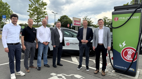 Alle Hornbach-Standorte elektrifiziert: Pfalzwerke und Hornbach-Baumarkt verlängern Kooperation langfristig und starten Modernisierungsoffensive