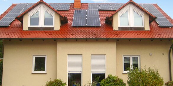 Solaranlage Römerberg Außenansicht - Haus mit Photovoltaikanlage